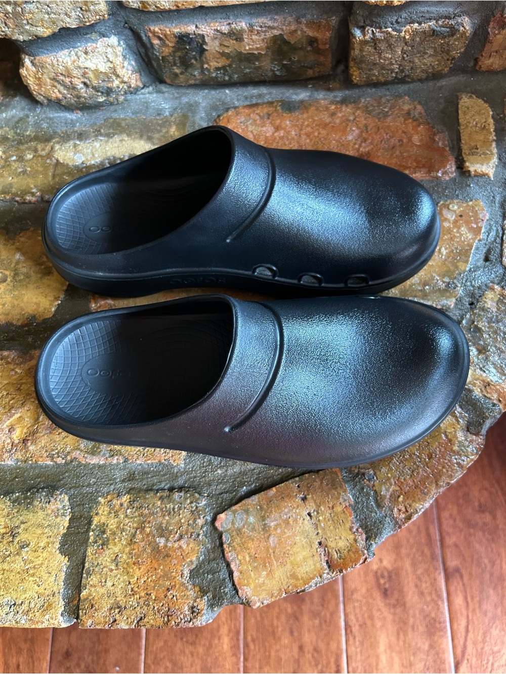 OoFOS clogs.